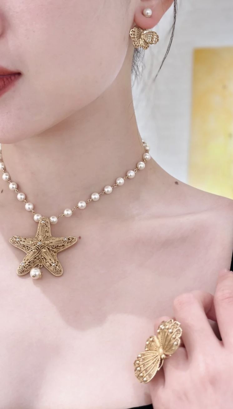 chr1st1an D10r necklaces